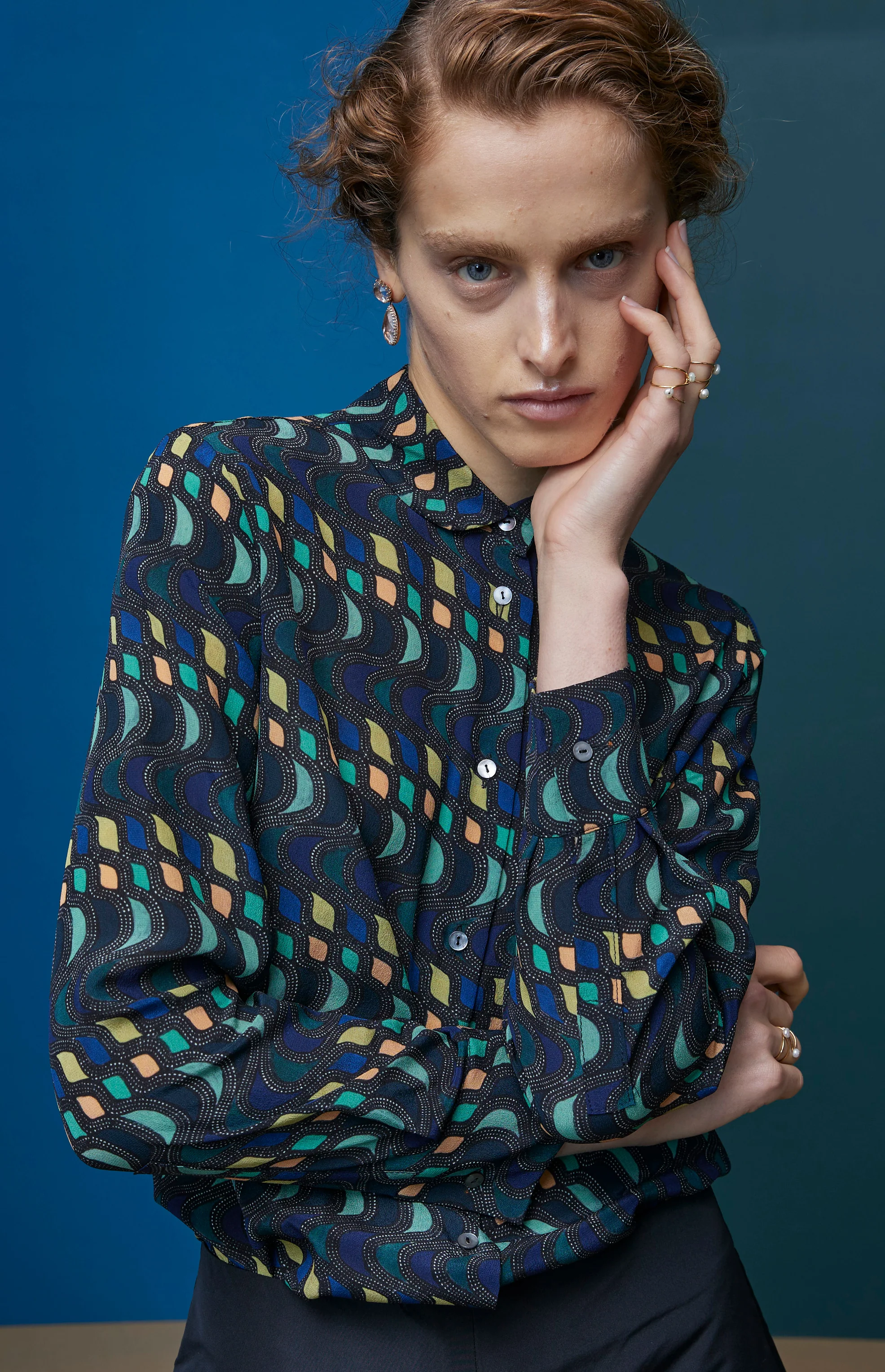 FW25-B001 Blusa en seda estampado "Geométrico" - Image 3